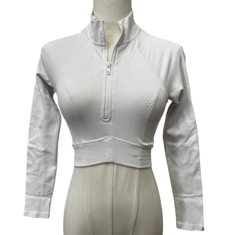 JOJA  Luna Exhale Long Sleeve Cropped Half Zip Top Size Medium Athleisure